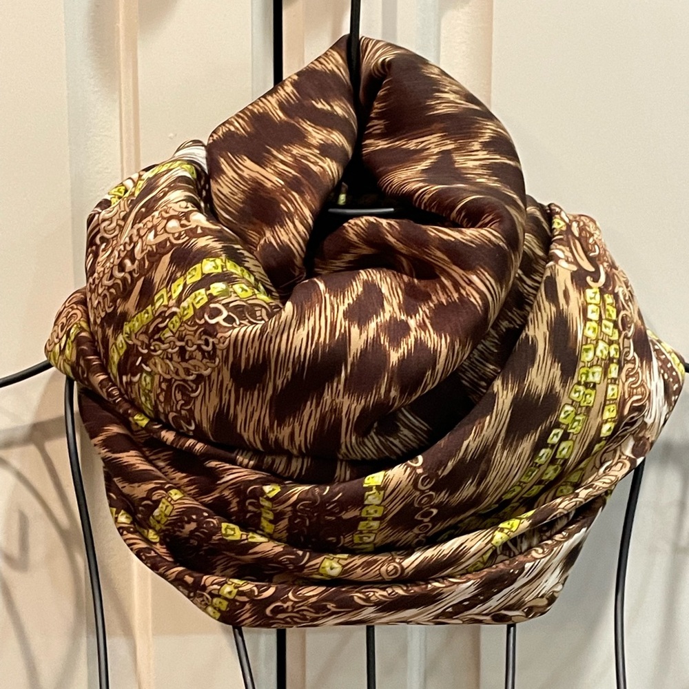 Wendy Williams animal print scarf. NWOT.